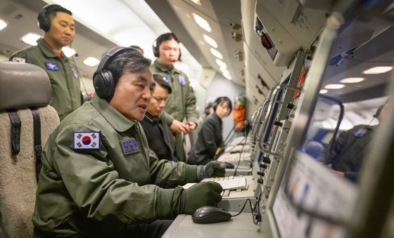 軍 대비 태세 점검하는 안규백 국방장관