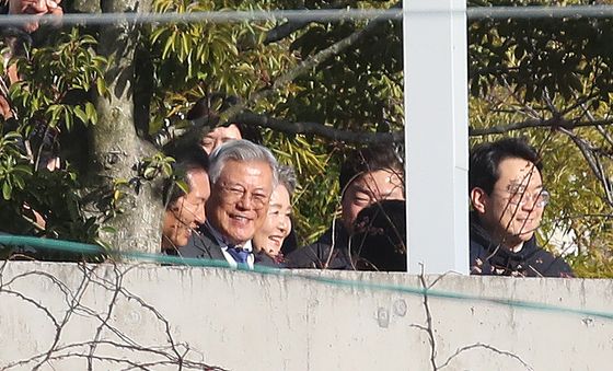 평산마을 문재인 전 대통령 사저 찾은 정청래