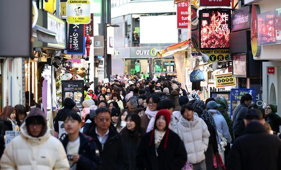 새해첫날부터 명동거리는 '북적'