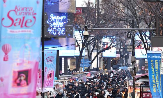 새해 첫 날 북적이는 명동거리