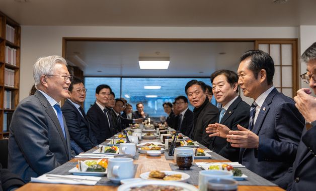 문재인 전 대통령 예방한 정청래 대표