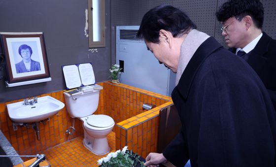 권오을 장관, 박종철 열사 추모