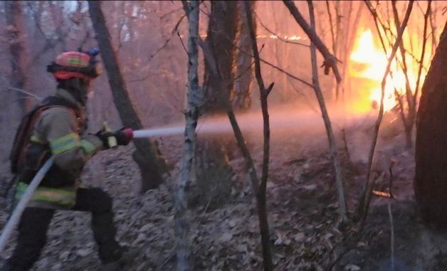 경북 의성 야산서 대형 산불…소방 대응2단계 발령