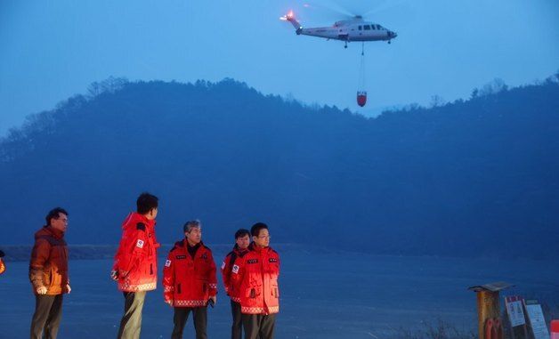 의성 산불 현장 지휘하는 이철우 지사
