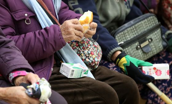 산불 이재민의 소중한 한끼