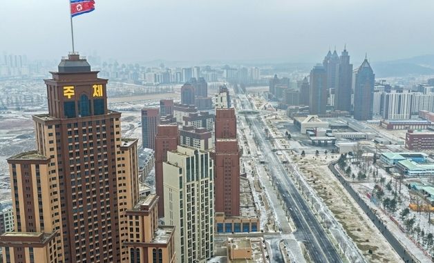 北 김정은, 화성지구 건설사업 현지지도…"수도 재편의 중심"