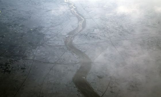 눈 세상으로 변한 전북 금강일대