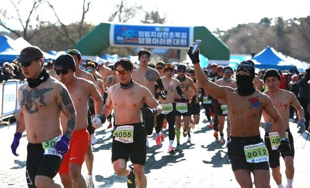 제천에서 열린 알몸 마라톤대회