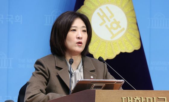 현안 브리핑하는 최보윤