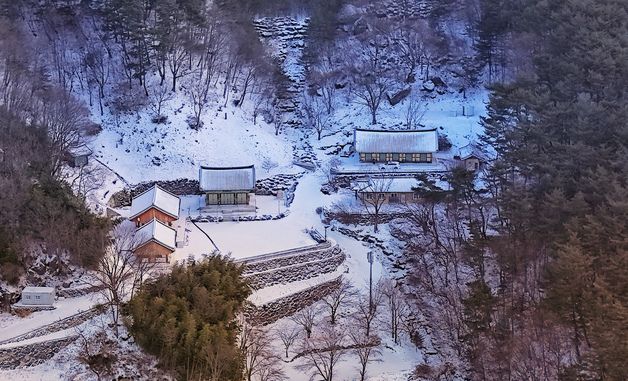 하얀 눈옷 입은 안국사