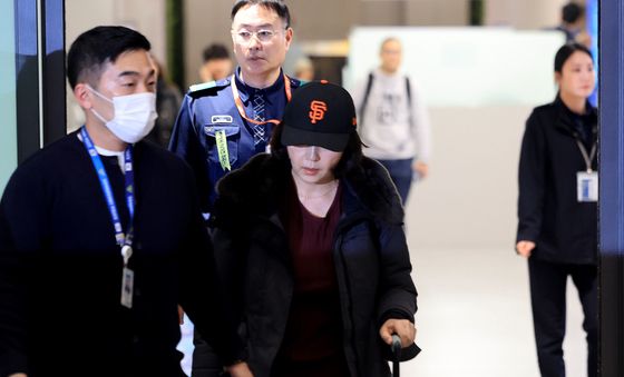 귀국하는 김경 서울시의원