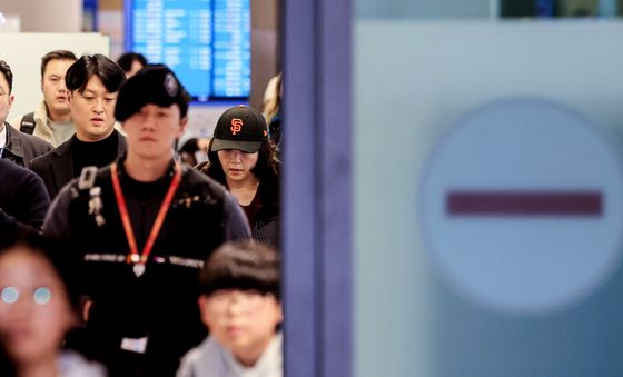 인천공항으로 귀국하는 김경 시의원