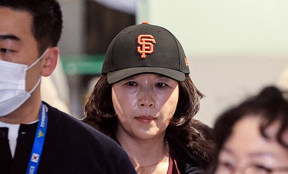 김경, 도피 의혹 11일 만에 귀국