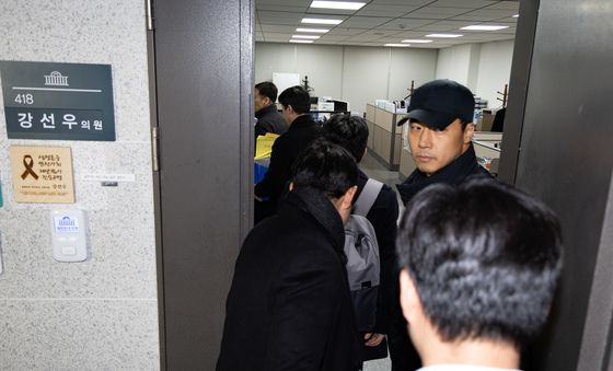경찰, 강선우 의원실 등 압수수색