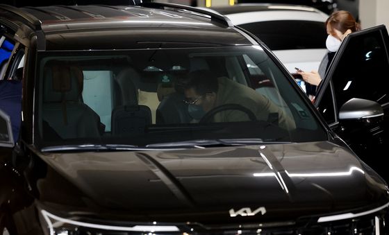 압수수색되는 강선우 의원실 차량