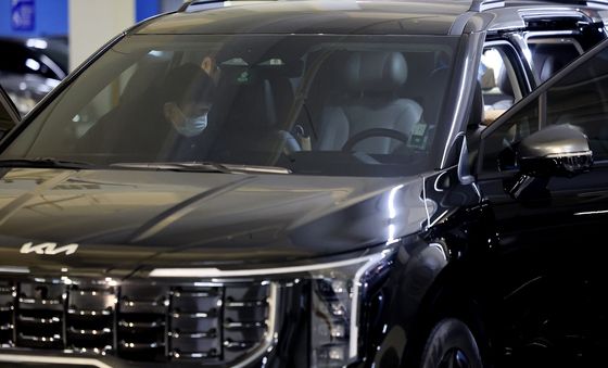 강선우 의원 자택과 차량 압수수색