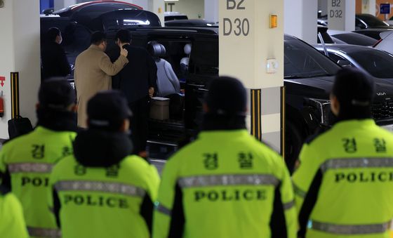 압수수색되는 강선우 의원 차량