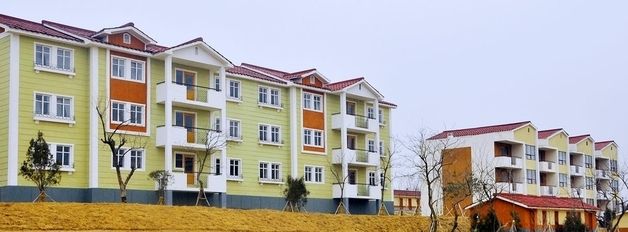 北 송화군 약산농장서 새집들이 경사…"사회주의 농촌 새 전변상"