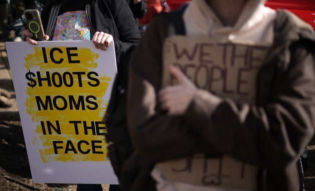 [포토] "ICE, 어머니 얼굴에 총 쐈다"