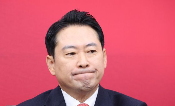 생각 잠긴 장동혁 대표