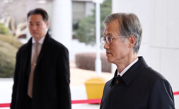 대법원 들어서는 조희대 대법원장