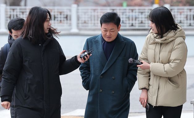 고검 출석하는 안부수 아태평화교류협회장