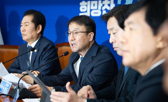 모두 발언하는 한병도 민주당 신임 원내대표