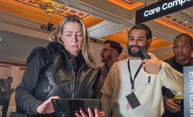 삼성전자 '갤럭시 Z 트라이폴드', 씨넷 CES 2026 최고의 제품 선정