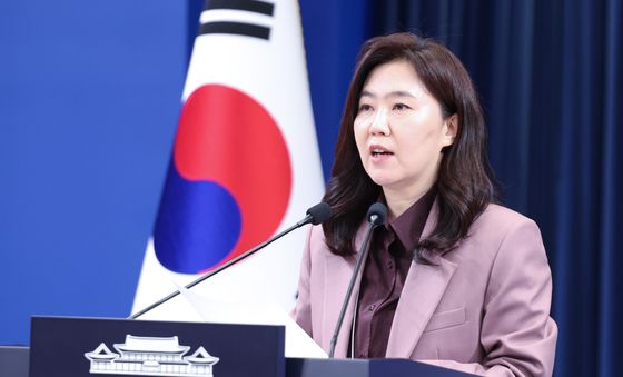 캄보디아 성착취 스캠조직 검거 브리핑하는 강유정 대변인