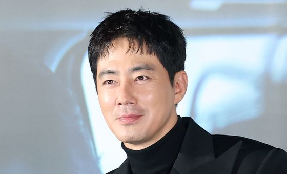 조인성, 한 번 보면 잊혀지지 않는 눈빛