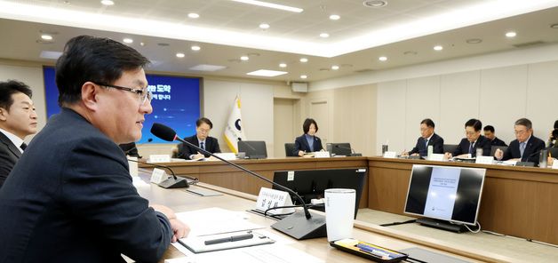 기후에너지환경부 산하기관 업무보고 발언하는 김성환 장관