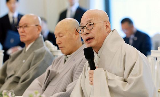 종교지도자 초청 오찬간담회 발언하는 진우스님