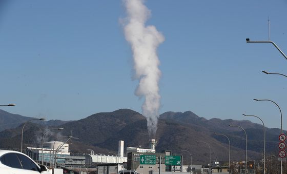 한파에 피어오르는 난방 수증기