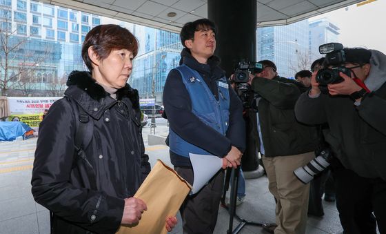 고발인 조사 향하는 故 장덕준 씨 어머니