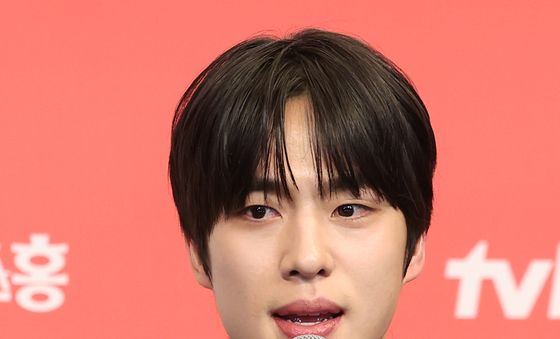 조한결, 팔자 좋은 낙하산