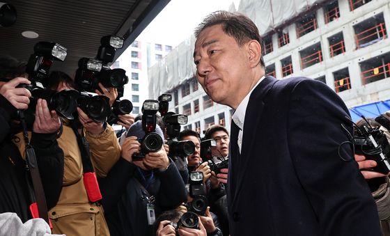 당사 들어서는 김병기 의원