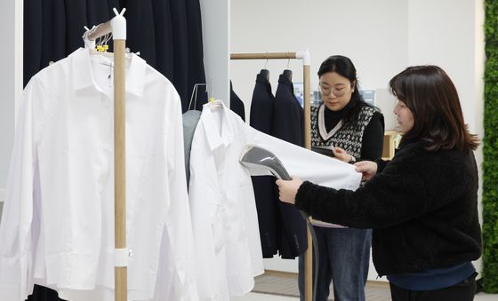 '면접 정장 무료로 대여하세요'