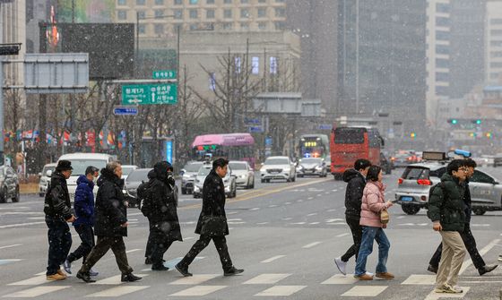 서울 도심에 내리는 눈