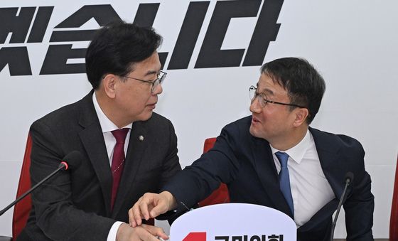 대화 나누는 여야 원내대표