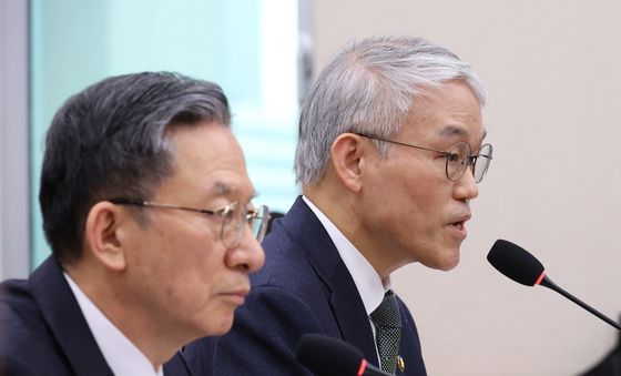 법사위원 질의 답변하는 천대엽 처장