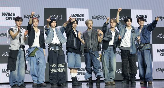 알파드라이브원, 드디어 데뷔