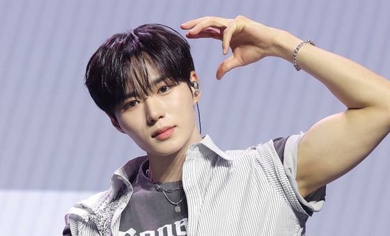 준서, 미소년 근육남