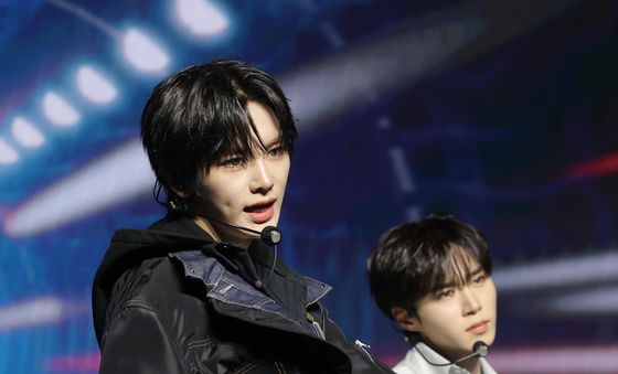 안신, 자체발광