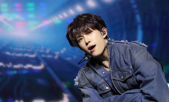 건우, 심장 쫄깃하게 만드는 눈빛