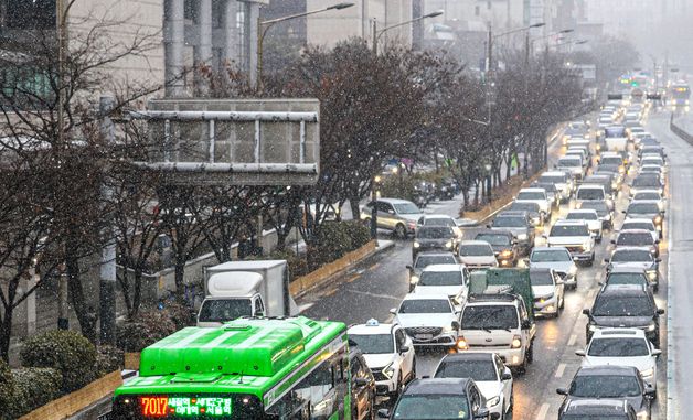 막히는 퇴근길 '폭설 주의'