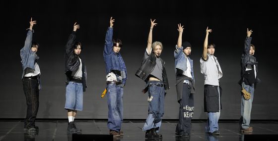 알파드라이브원, 초대형 신인의 데뷔