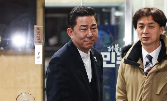 굳은 표정의 김병기 전 원내대표