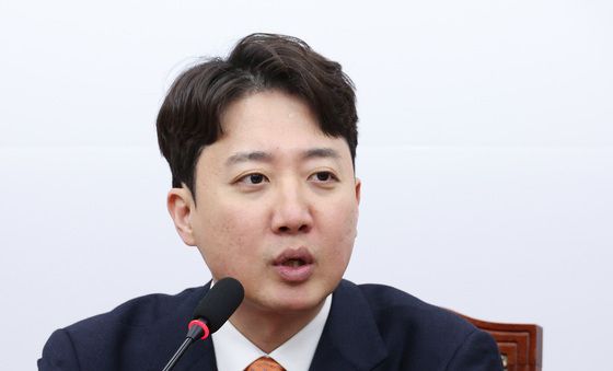 인사말하는 이준석