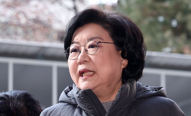 취재진 질문에 답하는 이혜훈 기획예산처 장관 후보자