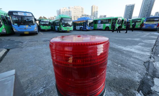 차고지에 멈춰선 서울 시내버스